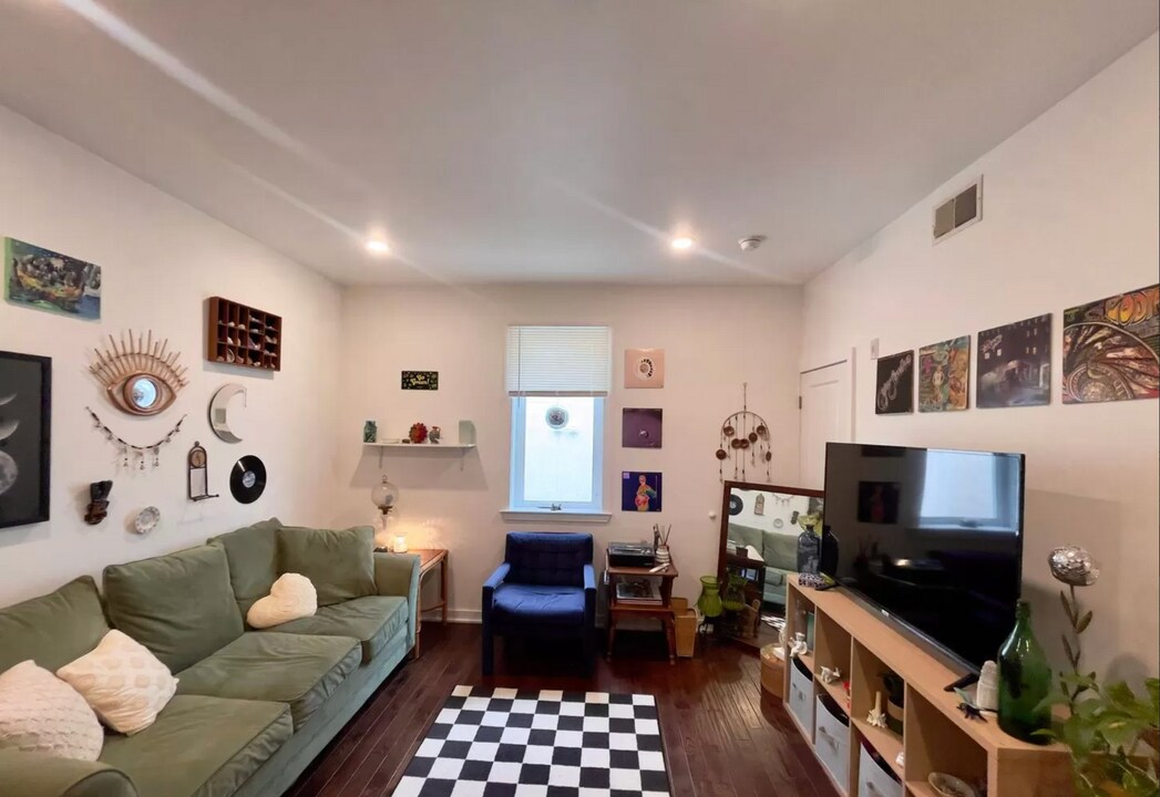 1538 Ingersoll St in Philadelphia, PA - Building Photo