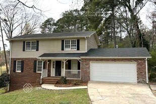 1265 Seven Springs Cir NE in Marietta, GA - Building Photo