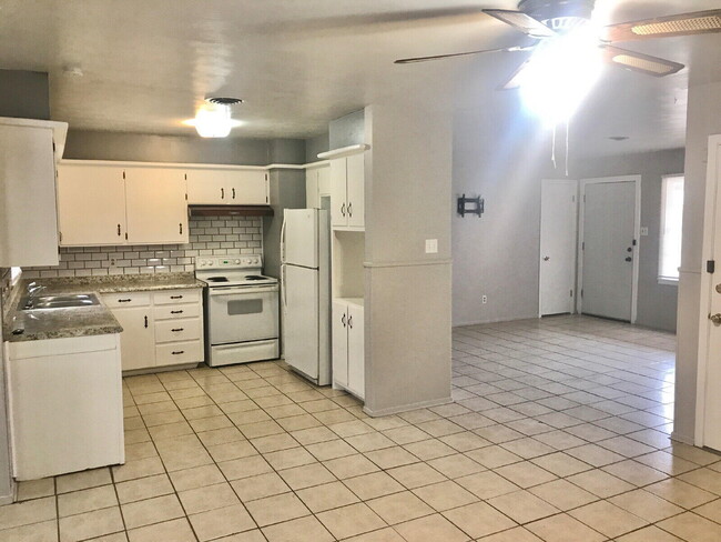 5208 47th St in Lubbock, TX - Building Photo - Building Photo