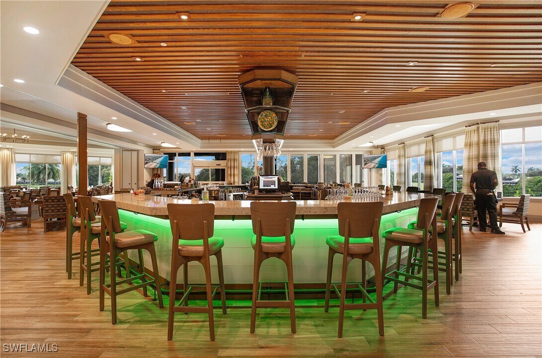 2206 Imperial Golf Course Blvd in Naples, FL - Building Photo