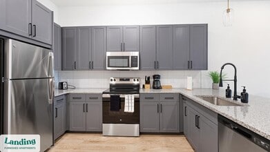 650 E Sycamore St in Denton, TX - Building Photo - Building Photo