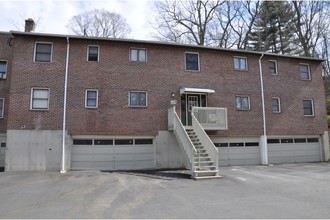 Jersey Street in Waterbury, CT - Building Photo - Building Photo