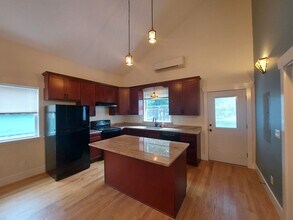35 Thompson St in Milford, CT - Building Photo - Building Photo