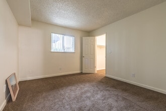 Barcelona in Carmichael, CA - Foto de edificio - Interior Photo