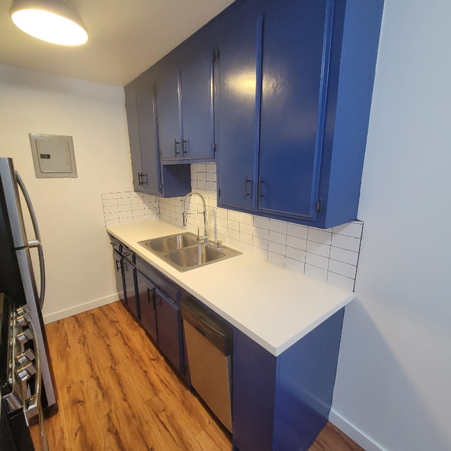 125 S Ave 53 in Los Angeles, CA - Foto de edificio - Building Photo