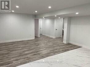 1368 Connaught Ter in Milton, ON - Building Photo - Building Photo