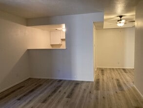 1620 N Wilmot Rd in Tucson, AZ - Building Photo - Building Photo