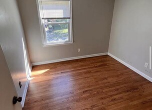 2400 Lawrence Dr in Raleigh, NC - Building Photo - Building Photo