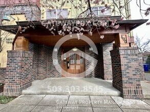 400 NE 100th Ave in Portland, OR - Building Photo - Building Photo