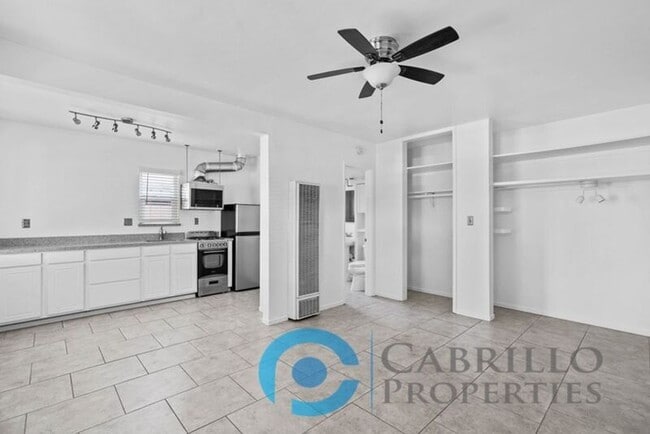 2110 Bacon St in San Diego, CA - Building Photo - Building Photo