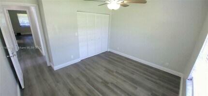 8001 NW 72nd St in Tamarac, FL - Building Photo - Building Photo