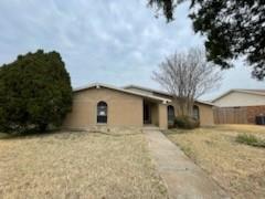821 Stone Trail Dr in Plano, TX - Building Photo