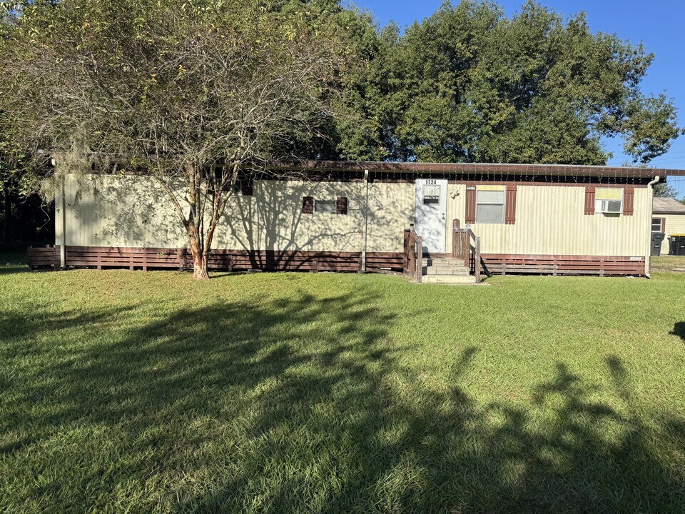 1724 Oakland Rd W in Lakeland, FL - Building Photo