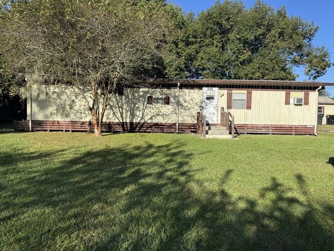 property at 1724 Oakland Rd W