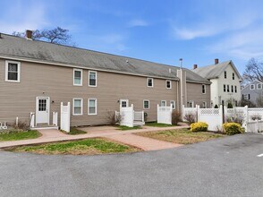 146 Hecla St in Uxbridge, MA - Building Photo - Building Photo