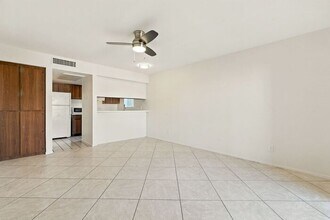 1201 S McClintock Dr in Tempe, AZ - Foto de edificio - Building Photo