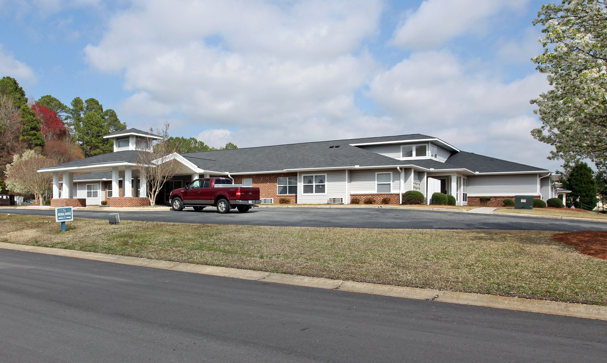 Pine Knoll Manor in Smithfield, NC - Building Photo