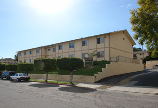 Crestside Apartments in Vista, CA - Building Photo - Building Photo