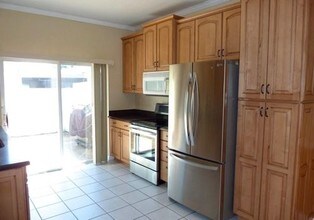 2010 Taylor St-Unit -2A in Hollywood, FL - Building Photo - Building Photo