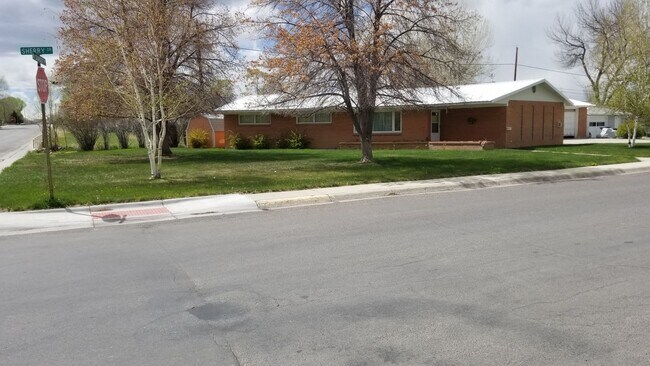 904 Sherry Dr in Riverton, WY - Building Photo - Building Photo