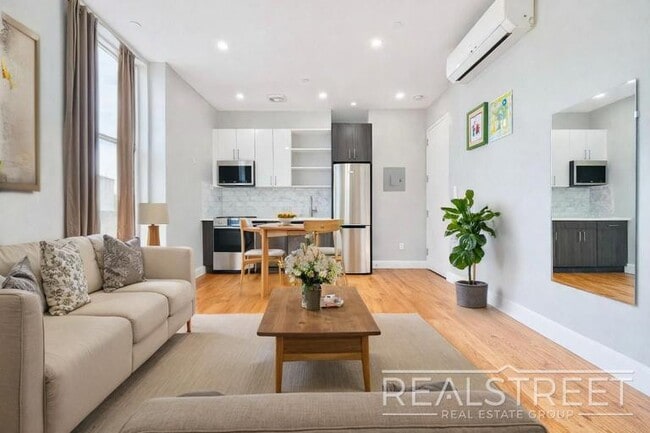 New 2 BEd in Fort Greene with Roof Deck & Laundry!