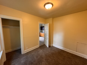 806 S 32nd St in Milwaukee, WI - Building Photo - Building Photo