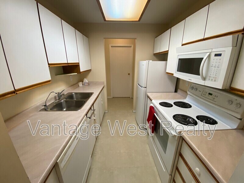 2025-2025 Baron Rd in Kelowna, BC - Building Photo
