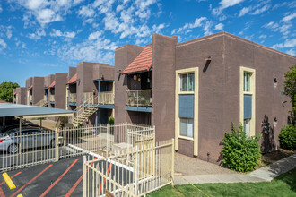 Autumn Park Condominium in Phoenix, AZ - Building Photo - Building Photo