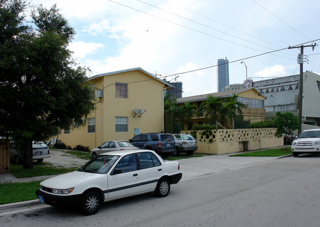 310 SW 15th Rd in Miami, FL - Foto de edificio - Building Photo