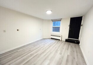 77 Windsor St, Unit 1B in Boston, MA - Foto de edificio - Building Photo