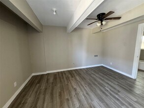 4706 Yellowstone Blvd, Unit 2 in Houston, TX - Building Photo - Building Photo
