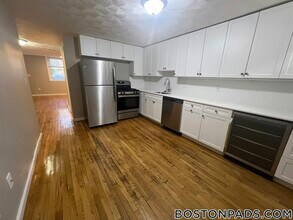 7 Medford St, Unit 1 in Chelsea, MA - Building Photo - Building Photo
