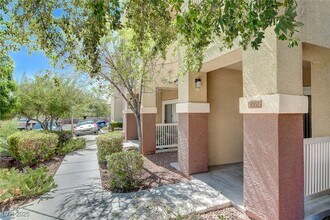 5855 Valley Dr in North Las Vegas, NV - Foto de edificio - Building Photo