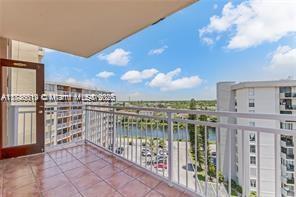 2025 NE 164th St in North Miami Beach, FL - Building Photo
