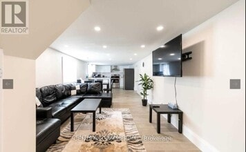 38 Child Dr in Aurora, ON - Building Photo - Building Photo