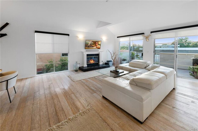 property at 1401 S Bentley Ave