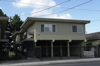 9825 Macarthur Blvd in Oakland, CA - Building Photo - Building Photo