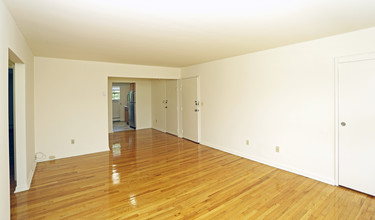 Summit Manor in Hackensack, NJ - Building Photo - Interior Photo