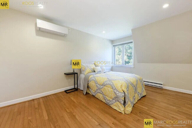 2 Fayette St, Unit 4 in Boston, MA - Foto de edificio - Building Photo