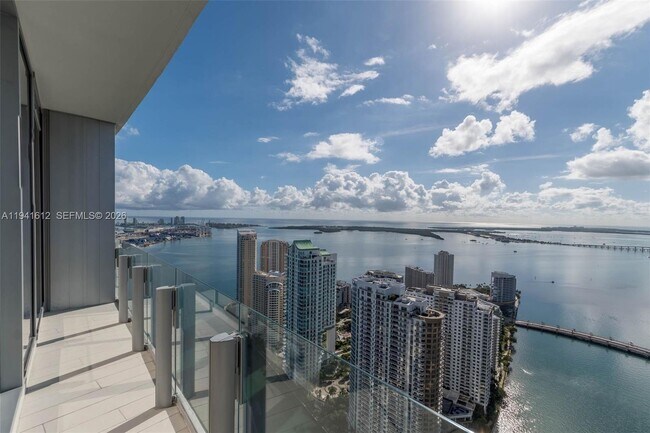 300 Biscayne Blvd Way in Miami, FL - Building Photo - Building Photo