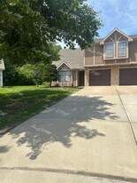 6704 W 150th St in Overland Park, KS - Building Photo