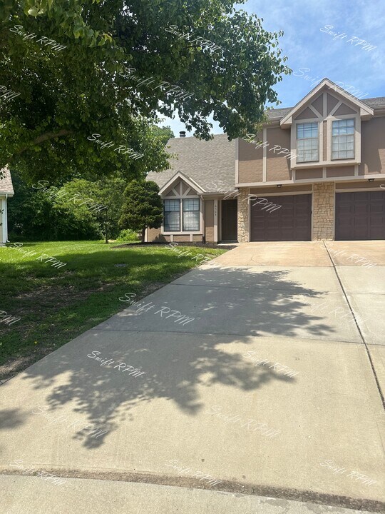 6704 W 150th St in Overland Park, KS - Building Photo