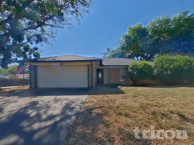 6056 Birchhill Rd in Watauga, TX - Foto de edificio - Building Photo