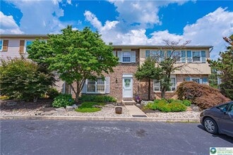 4531 N Hedgerow Dr in Allentown, PA - Building Photo - Building Photo