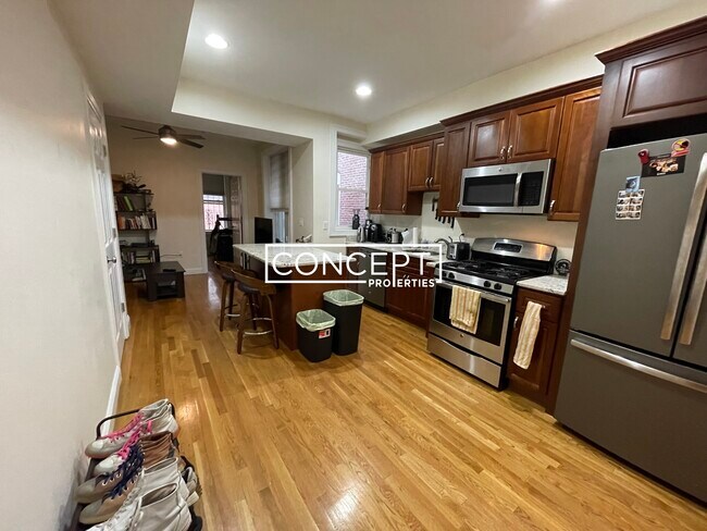 1027 Tremont St in Boston, MA - Foto de edificio - Building Photo