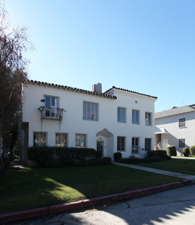 3376 Rowena in Los Angeles, CA - Foto de edificio - Building Photo