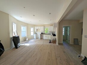 22 Holyoke Rd, Unit 1 in Somerville, MA - Foto de edificio - Building Photo