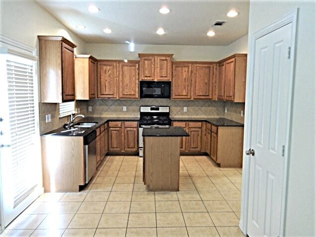 2923 Albares in Grand Prairie, TX - Building Photo - Building Photo