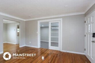 8054 34th Ave N in St. Petersburg, FL - Foto de edificio - Building Photo