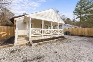 1732 N Gregg Ave, Unit 1 Bed 1 Bath in Fayetteville, AR - Building Photo